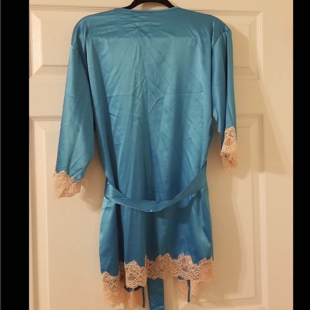 Open front robe - Picture 2 of 3